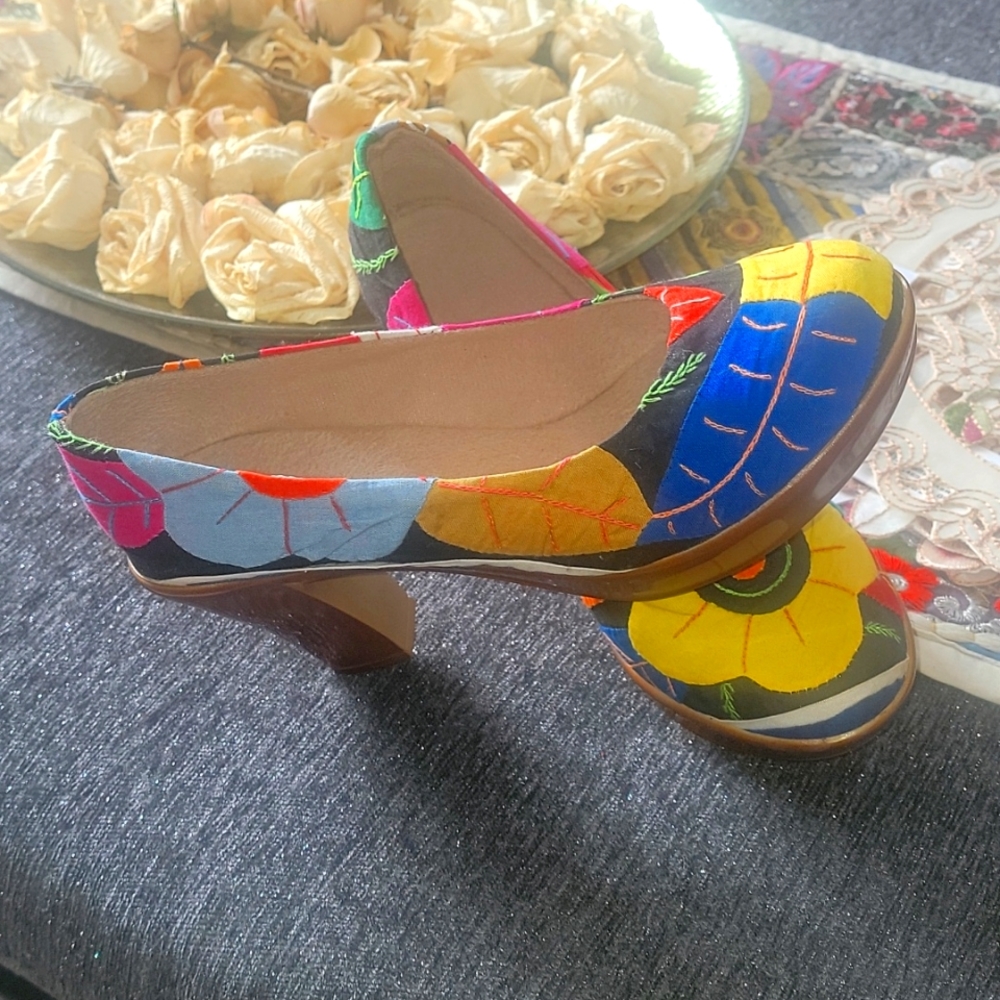 GORGEOUS, OF ONE A KIND, KUNA'S MOLA SHOES, FROM PANAMA👡
